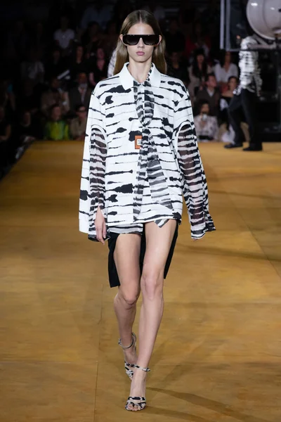 Look 60